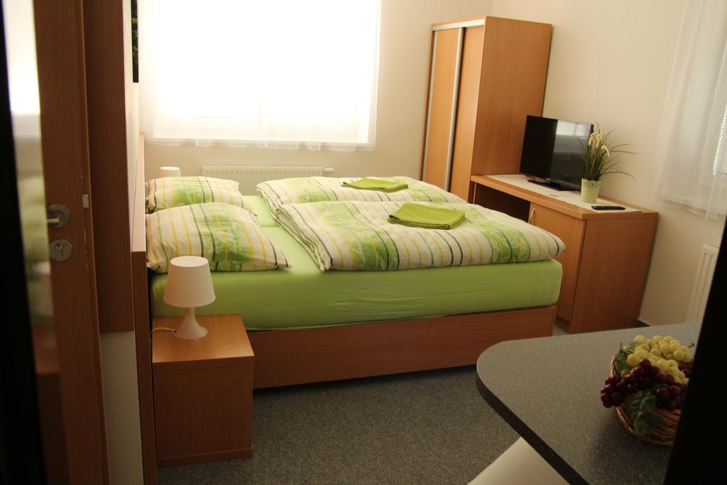 Penzion Bobule Stare Mesto  Zimmer foto